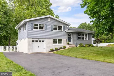 282 Hessian Ave, West Deptford, NJ 08096