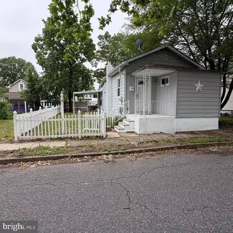 1106 Philadelphia Ave, National Park, NJ 08063