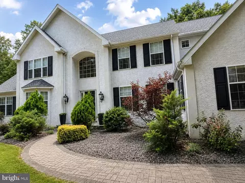 2 Greenbriar Rd, Mullica Hill, NJ 08062