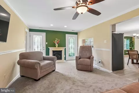 Living - 7 Fairmount Dr, Sicklerville, NJ 08081 photo 3 of 4