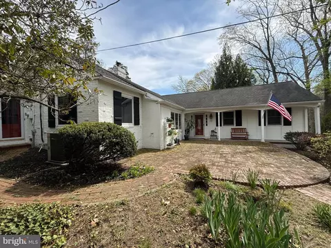 46 Lake Dr, Woodbury, NJ 08096