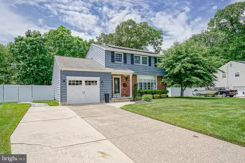 14 White Birch Rd, Blackwood, NJ 08012