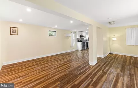 Entry Way - 402 Wesley Ave, Pitman, NJ 08071 photo 1 of 6
