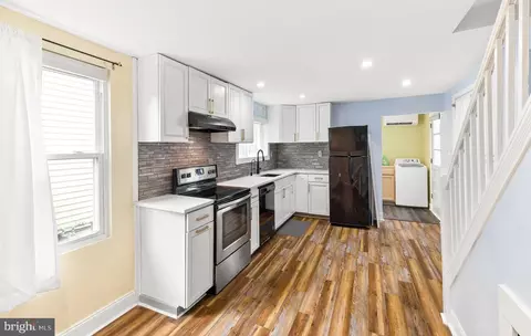 Entry Way - 402 Wesley Ave, Pitman, NJ 08071 photo 5 of 6