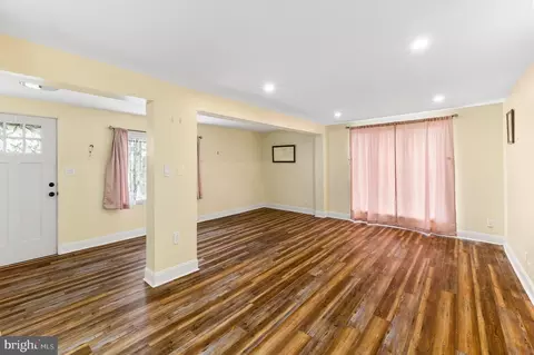 Living - 402 Wesley Ave, Pitman, NJ 08071 photo 2 of 2
