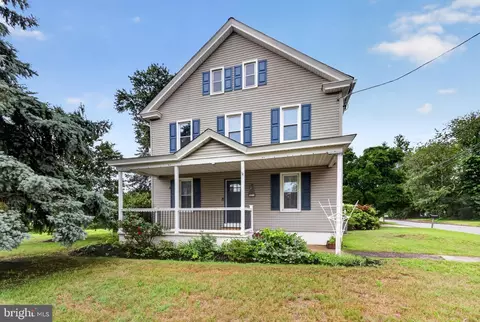27 1st St, West Deptford, NJ 08086