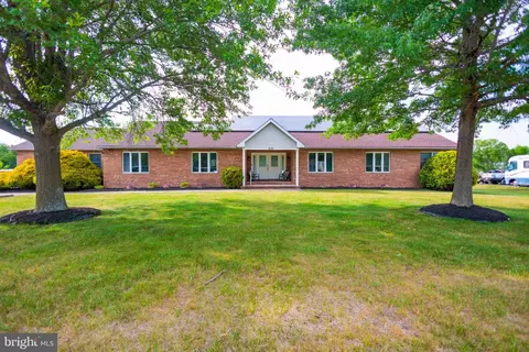 619 Sun Haven Dr, Clayton, NJ 08312