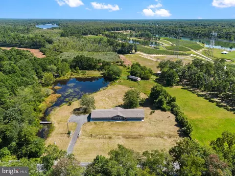 812 W Malaga Rd, Williamstown, NJ 08094
