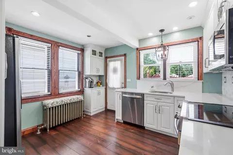 Entry Way - 160 Pitman Ave, Pitman, NJ 08071 photo 5 of 10