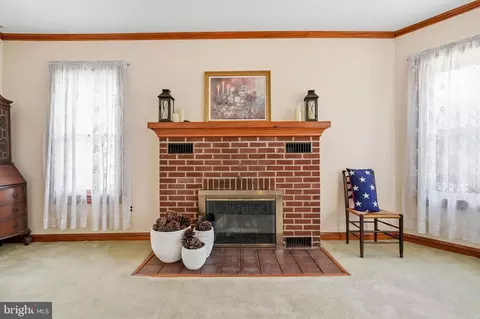 Living - 160 Pitman Ave, Pitman, NJ 08071 photo 2 of 7
