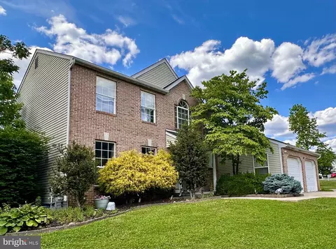 121 Treeline Dr, Woodbury, NJ 08096