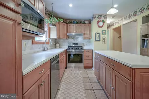 Kitchen - 156 E Wolfert Station Rd, Mickleton, NJ 08056 photo 2 of 3