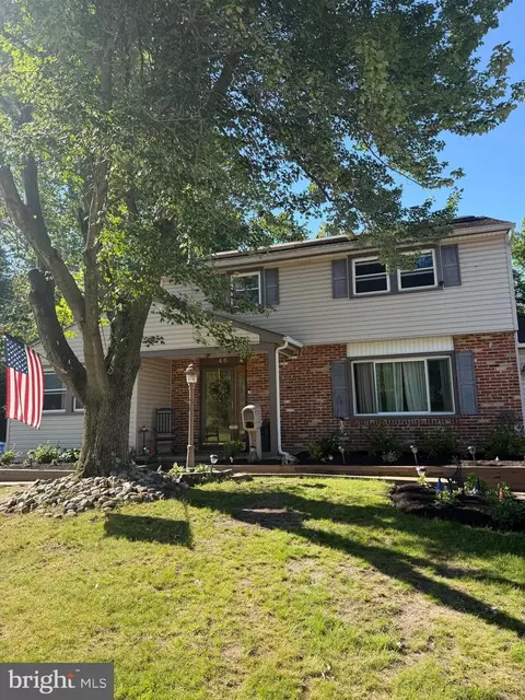 46 Greenwood Dr, Blackwood, NJ 08012