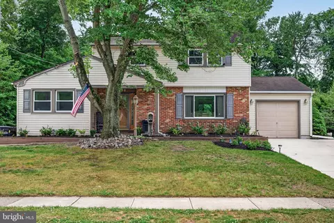 46 Greenwood Dr, Blackwood, NJ 08012