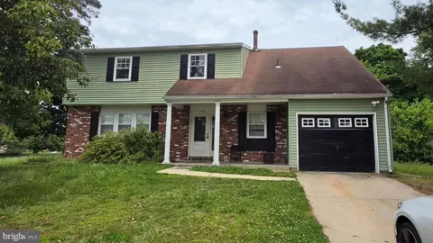42 Hartford Rd, Sewell, NJ 08080