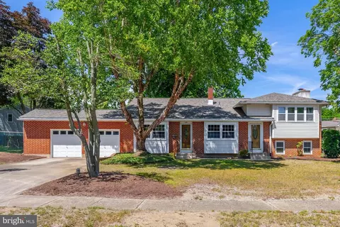 428 Wedgewood Dr, Blackwood, NJ 08012
