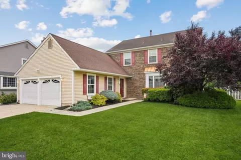 14 White Pine Dr, Sewell, NJ 08080