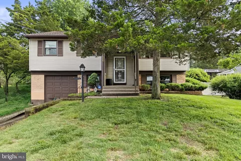 26 Dogwood Ln, Blackwood, NJ 08012