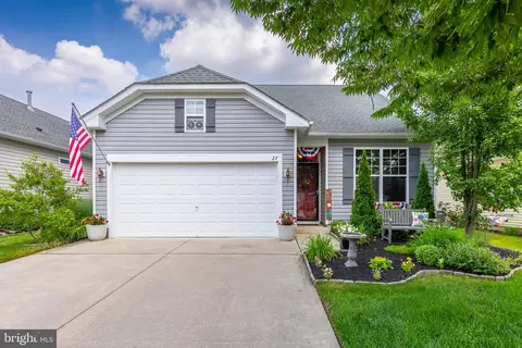 27 Embassy Dr, Woolwich Township, NJ 08085