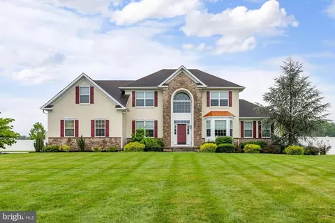 7 Palomino Cir, Mantua, NJ 08051