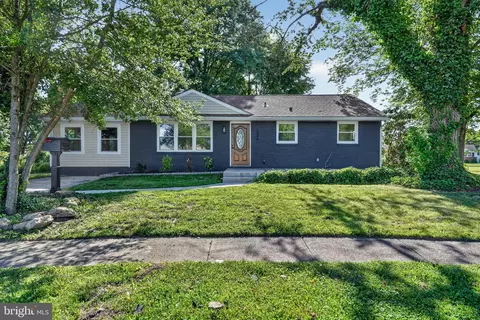 306 May Ct, West Deptford, NJ 08096