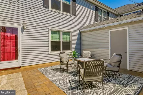 37 Tarragon Ct, West Deptford, NJ 08086