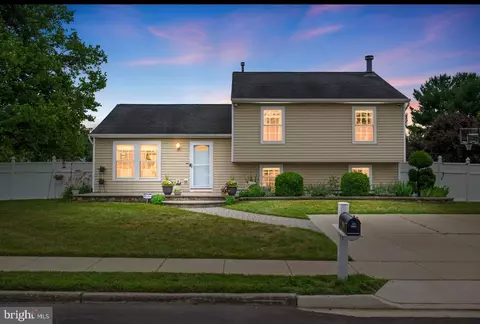 204 Lomond Rd, Williamstown, NJ 08094