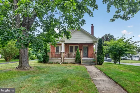 370 W Clayton Ave, Clayton, NJ 08312