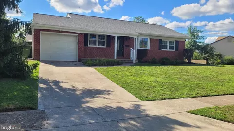 820 Jamestown Rd, Blackwood, NJ 08012