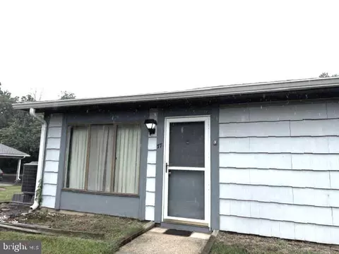 77 Cedarwood Ct, West Deptford, NJ 08066