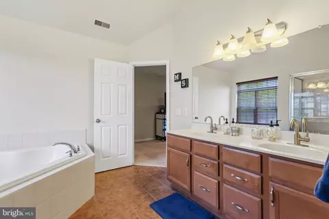 Bath - 728 Farmhouse Rd, Mickleton, NJ 08056 photo 1 of 4