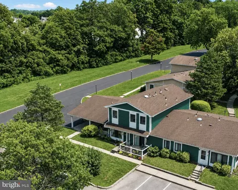 64 Woodway Dr, West Deptford, NJ 08066