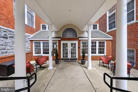 100 Aura Rd #208, Clayton, NJ 08312