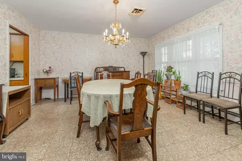 Dining - 112 Monroe Ave, Pitman, NJ 08071 photo 2 of 2