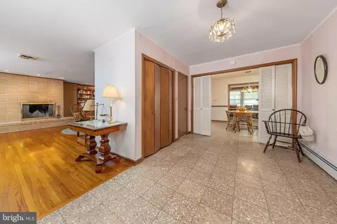 Entry Way - 112 Monroe Ave, Pitman, NJ 08071 photo 2 of 4