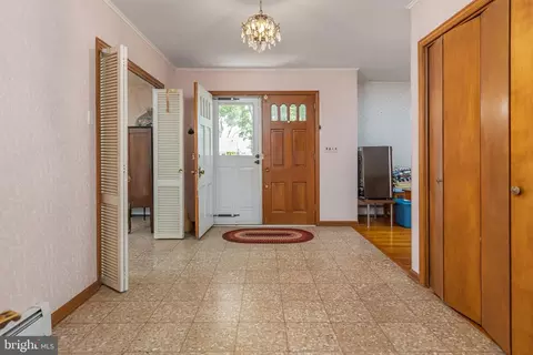 Entry Way - 112 Monroe Ave, Pitman, NJ 08071 photo 1 of 4