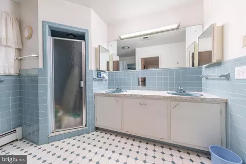 Bath - 112 Monroe Ave, Pitman, NJ 08071 photo 1 of 2