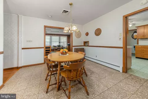 Dining - 112 Monroe Ave, Pitman, NJ 08071 photo 1 of 2
