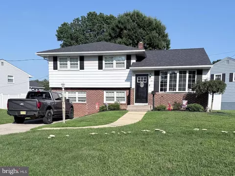 28 Cherry Ln, West Deptford, NJ 08096