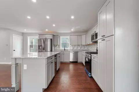 Entry Way - 78 West Ave, Pitman, NJ 08071 photo 4 of 13