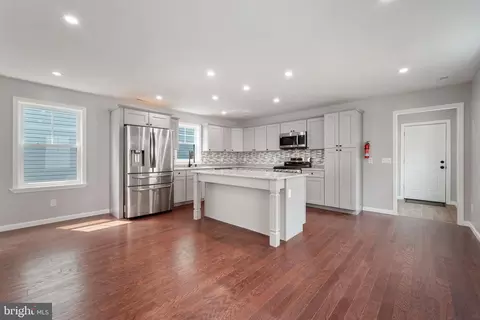 Entry Way - 78 West Ave, Pitman, NJ 08071 photo 2 of 13