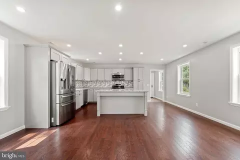 Entry Way - 78 West Ave, Pitman, NJ 08071 photo 3 of 13