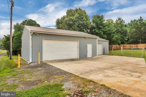 Exterior - 76 E Tomlin Station Rd, Mickleton, NJ 08056 photo 7 of 7
