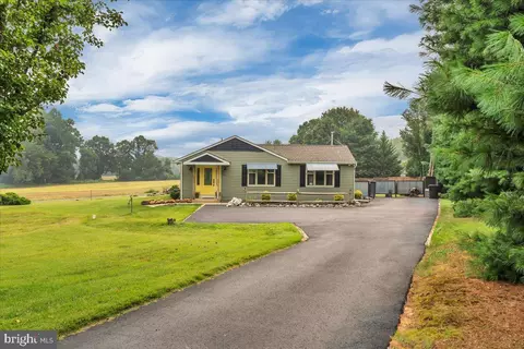 Exterior - 76 E Tomlin Station Rd, Mickleton, NJ 08056 photo 2 of 7