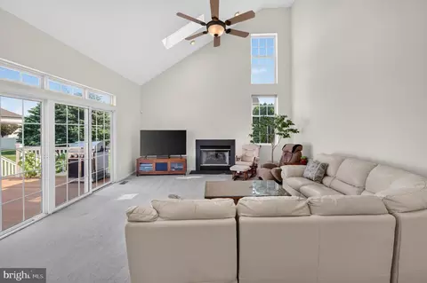 Living - 705 Elaine Dr, Mickleton, NJ 08056 photo 2 of 2