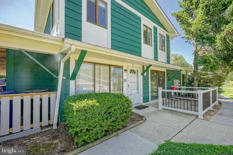 28 Birchwood Ct, West Deptford, NJ 08066