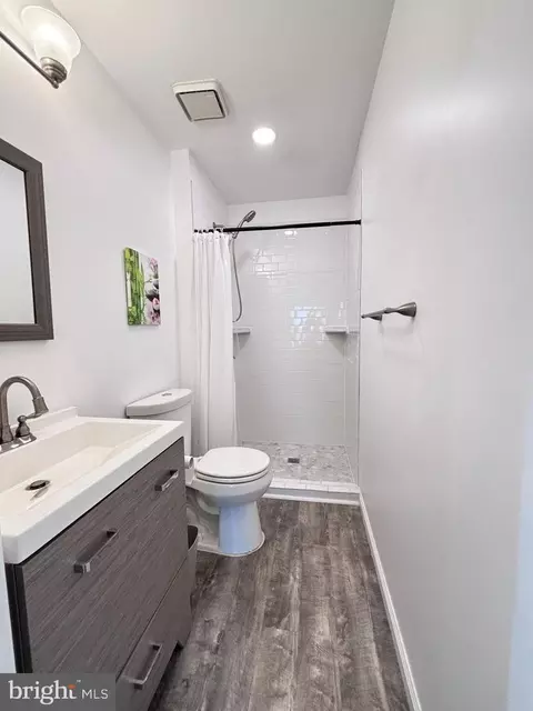 Bath - 20 Devon Pl, Sewell, NJ 08080 photo 2 of 2