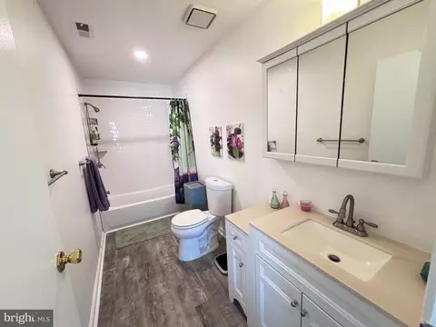Bath - 20 Devon Pl, Sewell, NJ 08080 photo 1 of 2