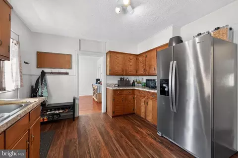 Entry Way - 102 1st Ave, Pitman, NJ 08071 photo 2 of 4