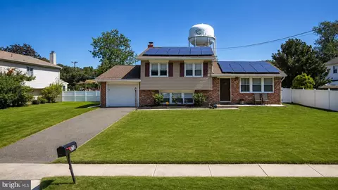 816 Lancing Rd, West Deptford, NJ 08096